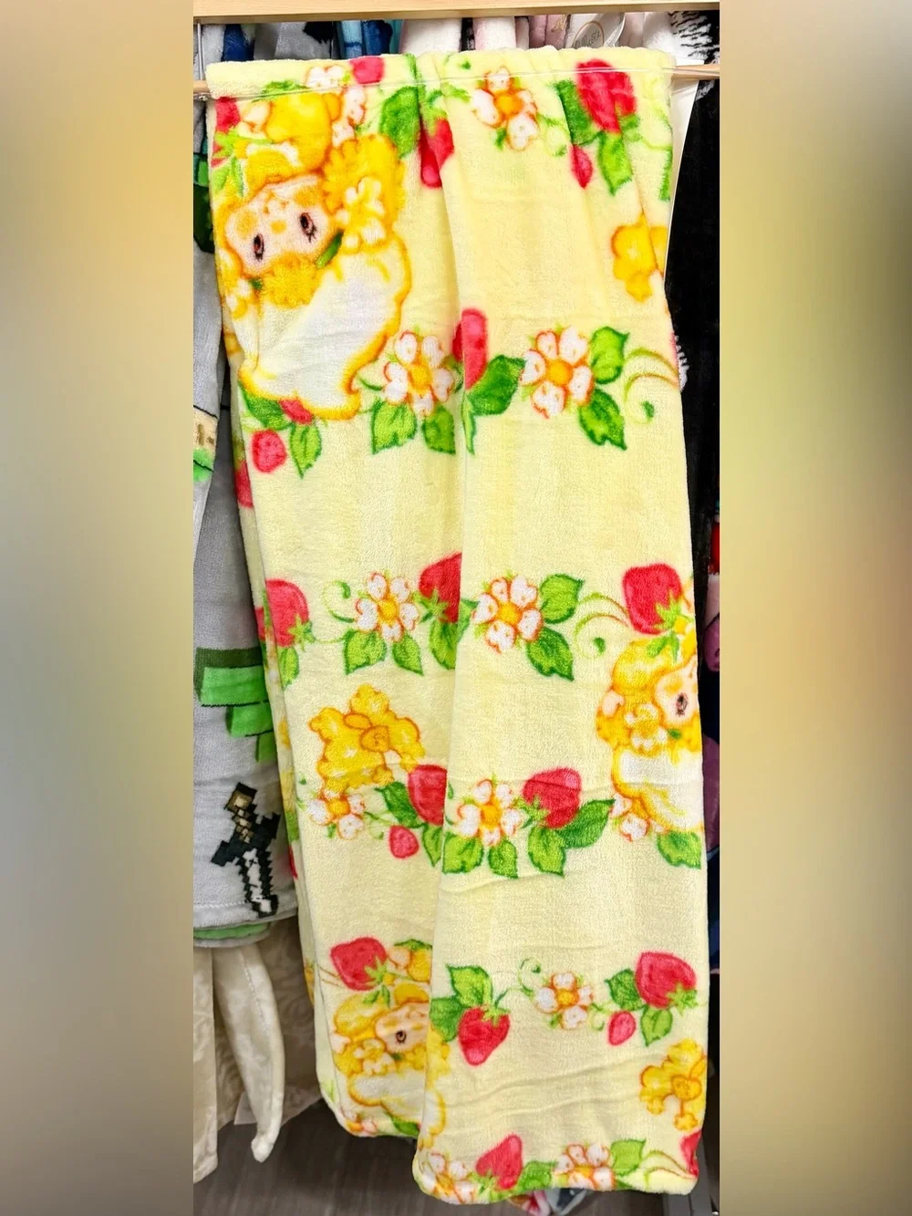 Strawberry shortcake plush blanket throw